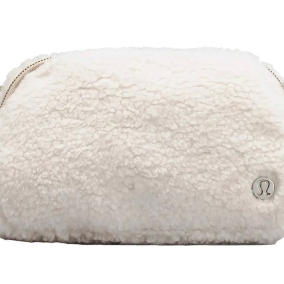 Lululemon Everywhere Fleece belt bag Natural Ivory/Trench color - Picture 3 of 8